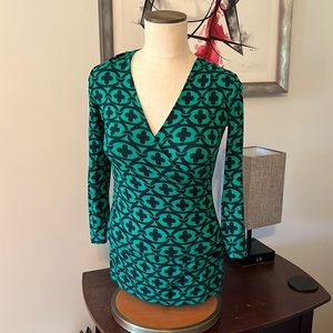 Boden green and black pattern top 3/4 length sleeves, size 4